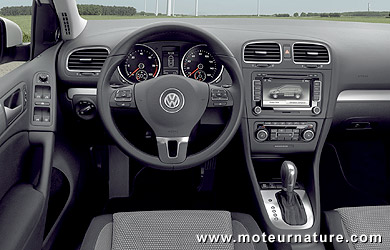 Volkswagen-Golf-Blue-e-Motion