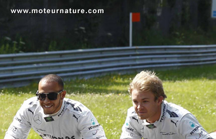 Lewis-Hamilton-Nico-Rosberg-Smart-Electric-Board
